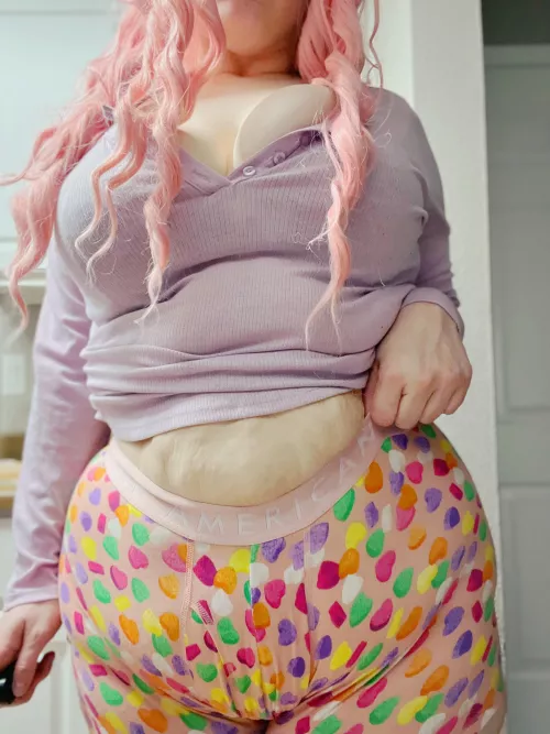 fuck I’m so horny and hungry, someone tease me 🥵