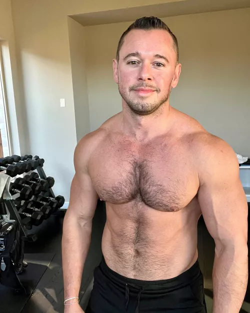 Getting in my morning workout now πͺπΌ Will you be getting in your workout today?