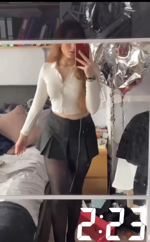 Gf’s tights who wants to feel