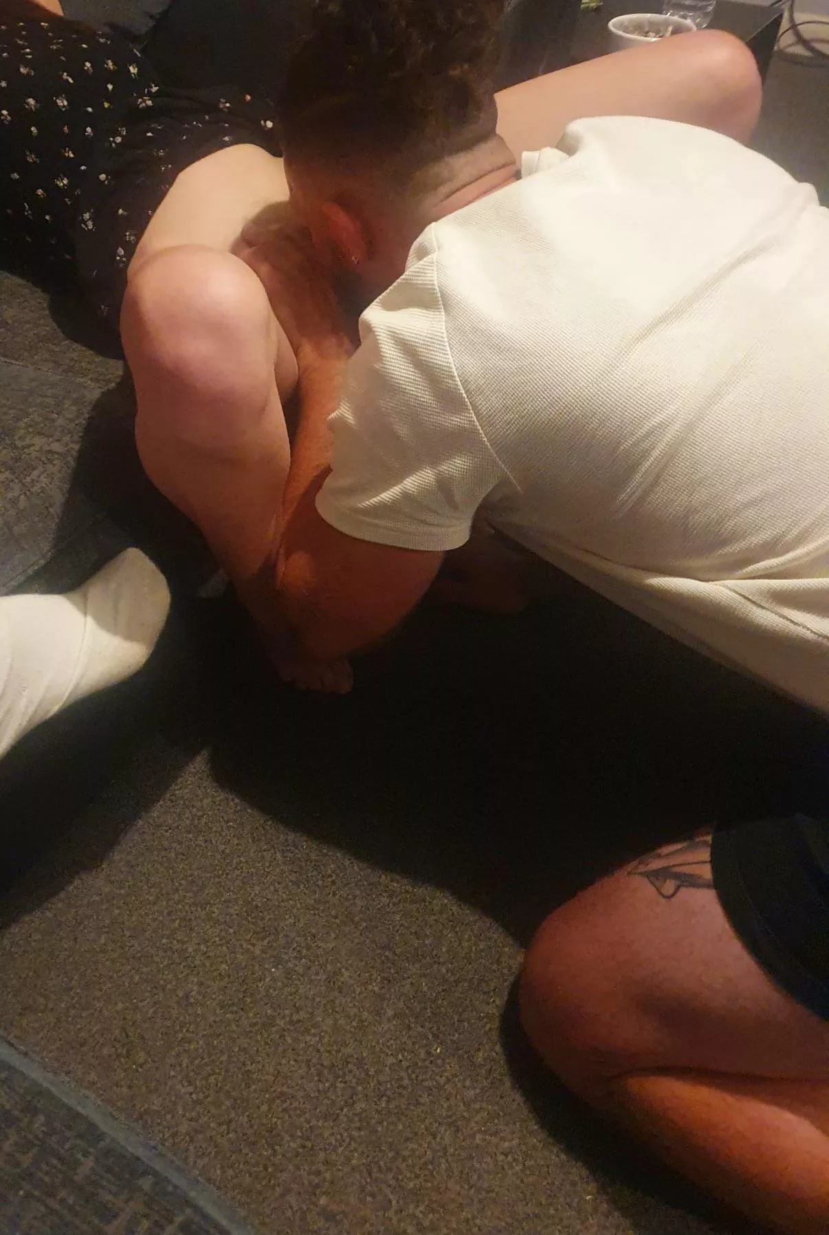 I love the look on hubby's friends face when I lift my skirt and tell them to get down there.