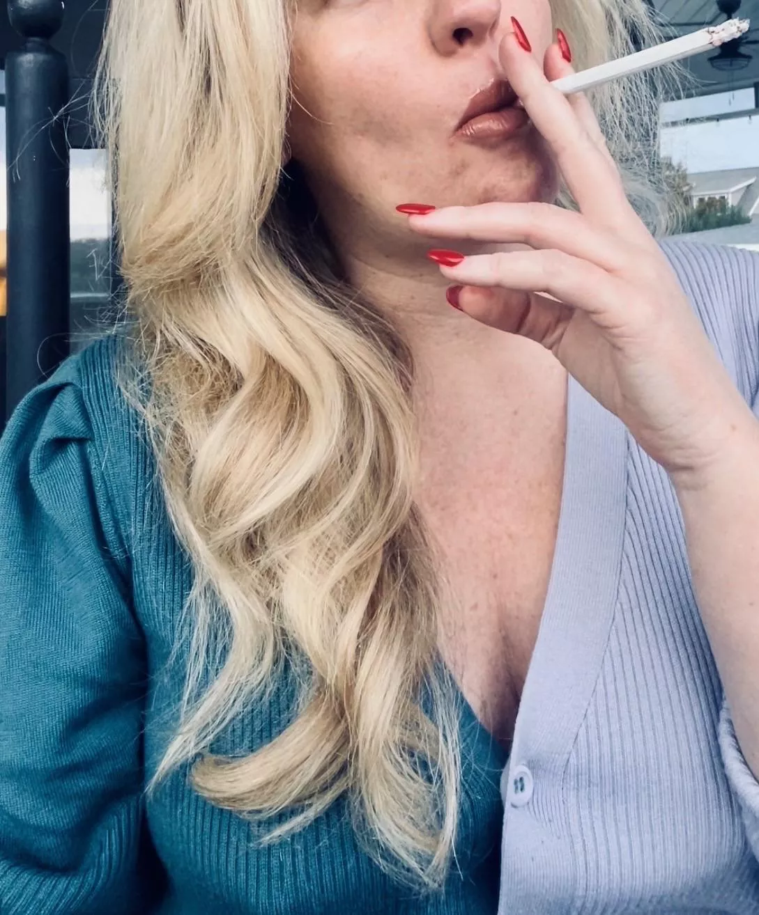 I see you around the corner, Friday! 👀♥️