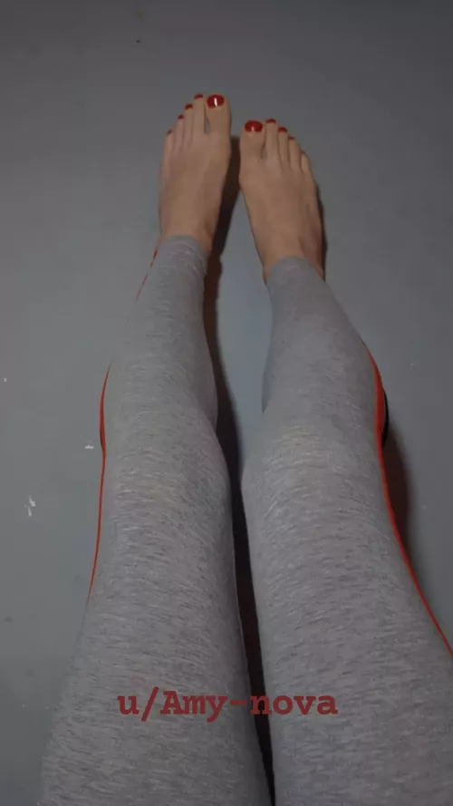 looks like I'm in love with the red 💅🏻