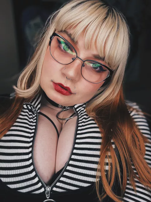 My top can’t hold them in 😈