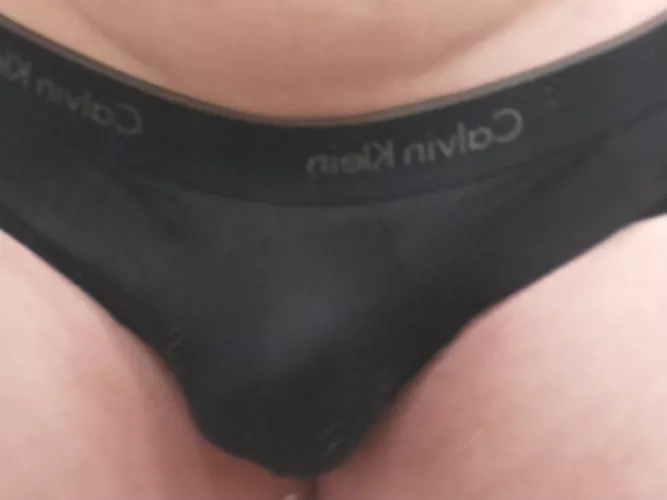 of to the gym, plain black Calvins, Lil Dee is comfy