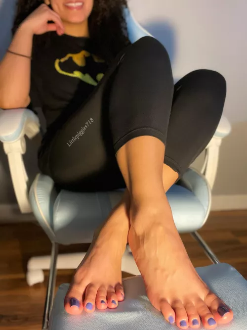 Play with my toes while I game