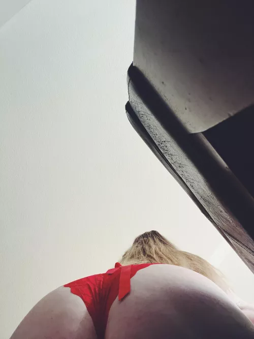 Red and big asses 😍