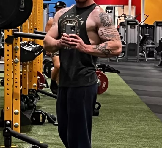 Someone come keep me entertained