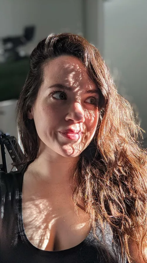 Sunny cleavage for you ☀️