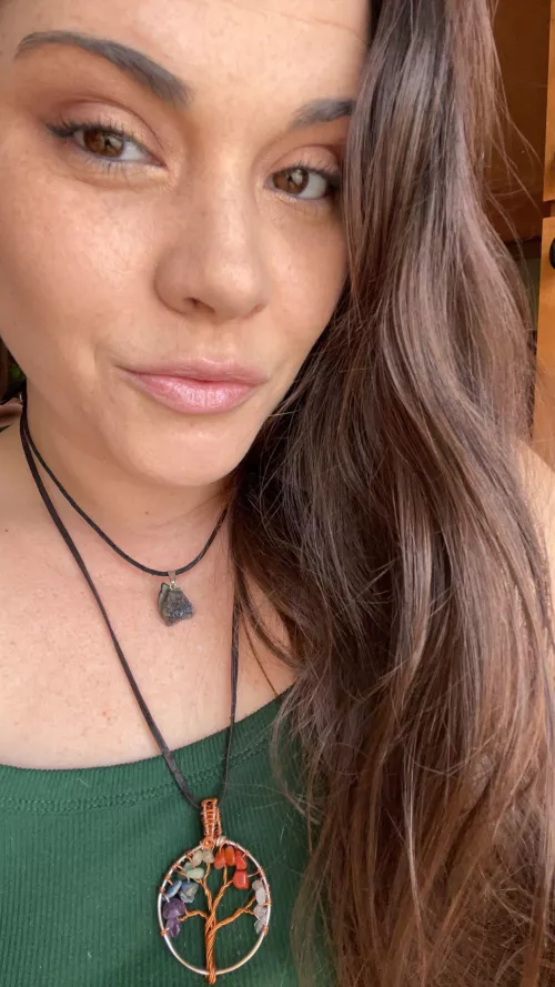 Tree of life and brown eyes. [F]