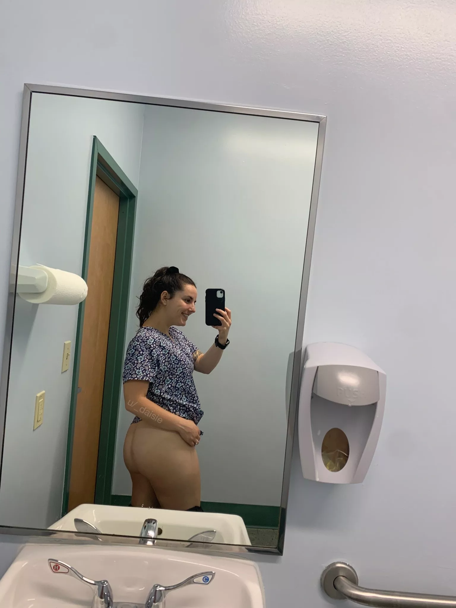 work is a little slow, wanna stop in for a quickie?