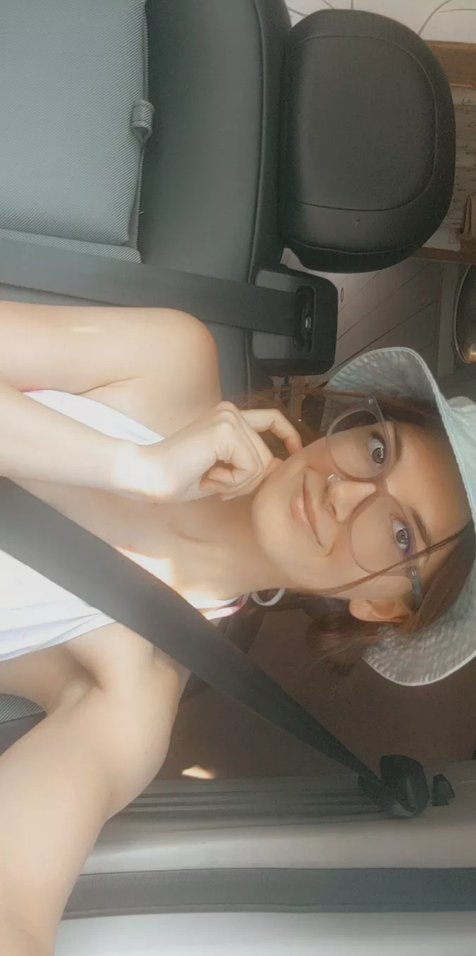 Enjoy a cute selfie today [F]