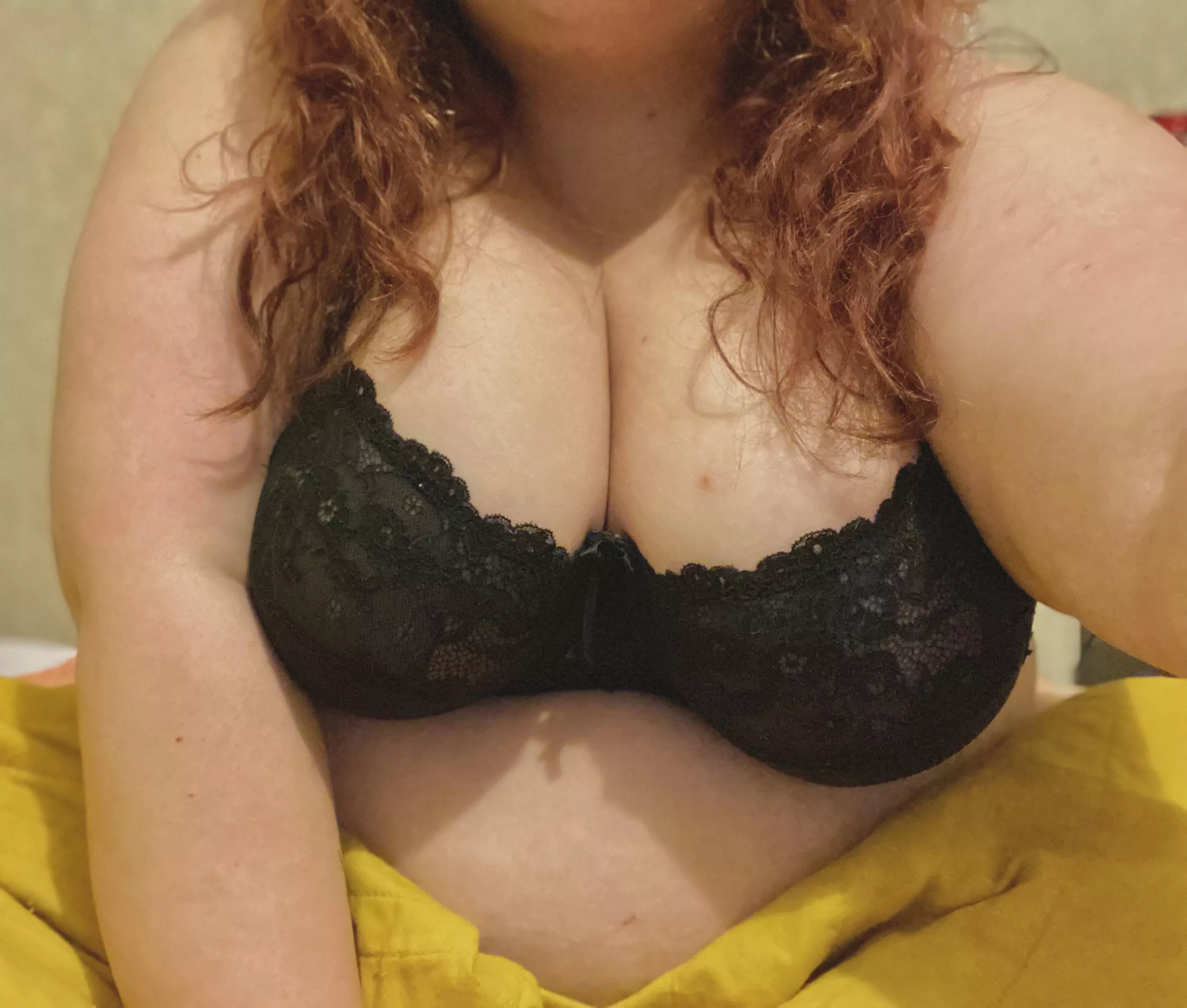 🖤 I should be sleeping right now