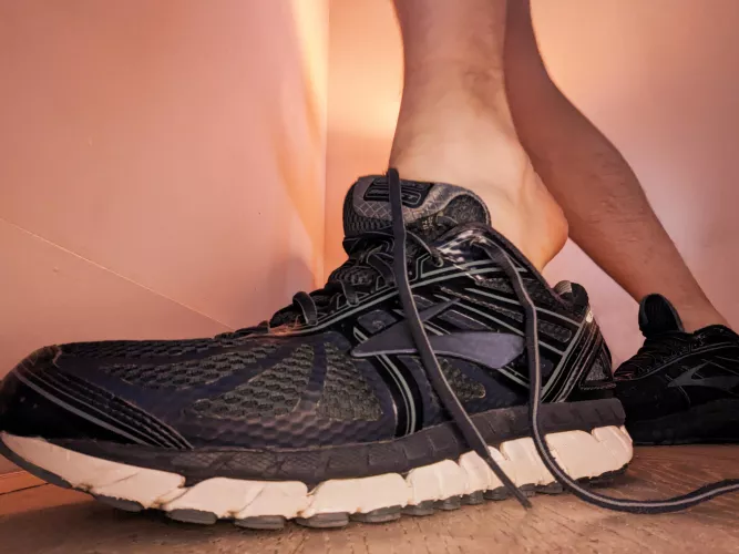 i stopped wearing socks in my running shoes