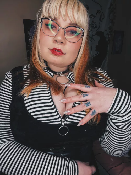 Imagine my hands wrapped around ya 🥴