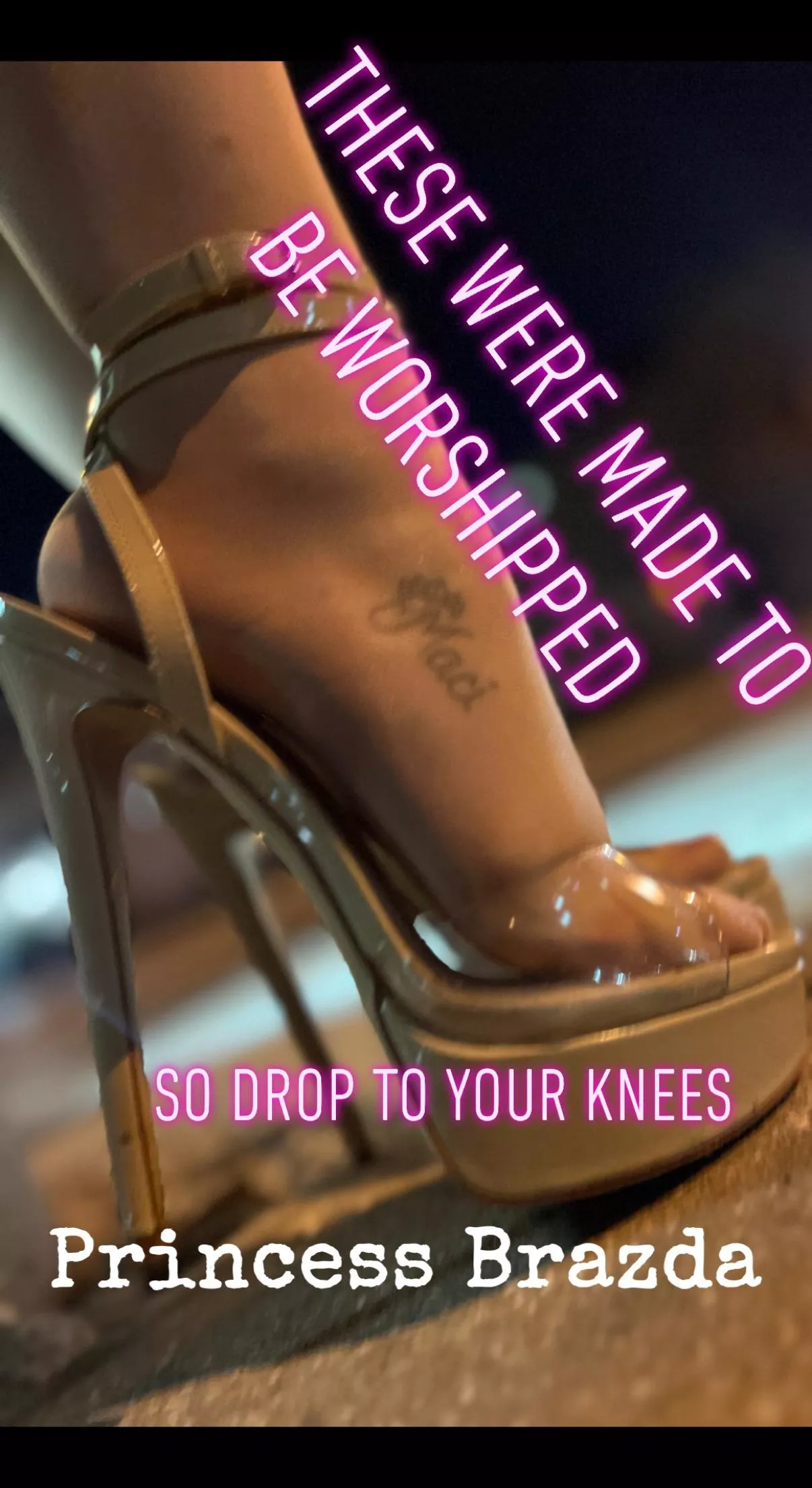 It’s feetsy Friday bitch bois come serve at my feet It’s feetsy Friday bitch bois come serve at my feet