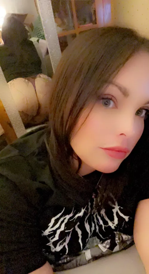 Lonely milf with a fat ass and plump pussy to match 😈💦😘👅