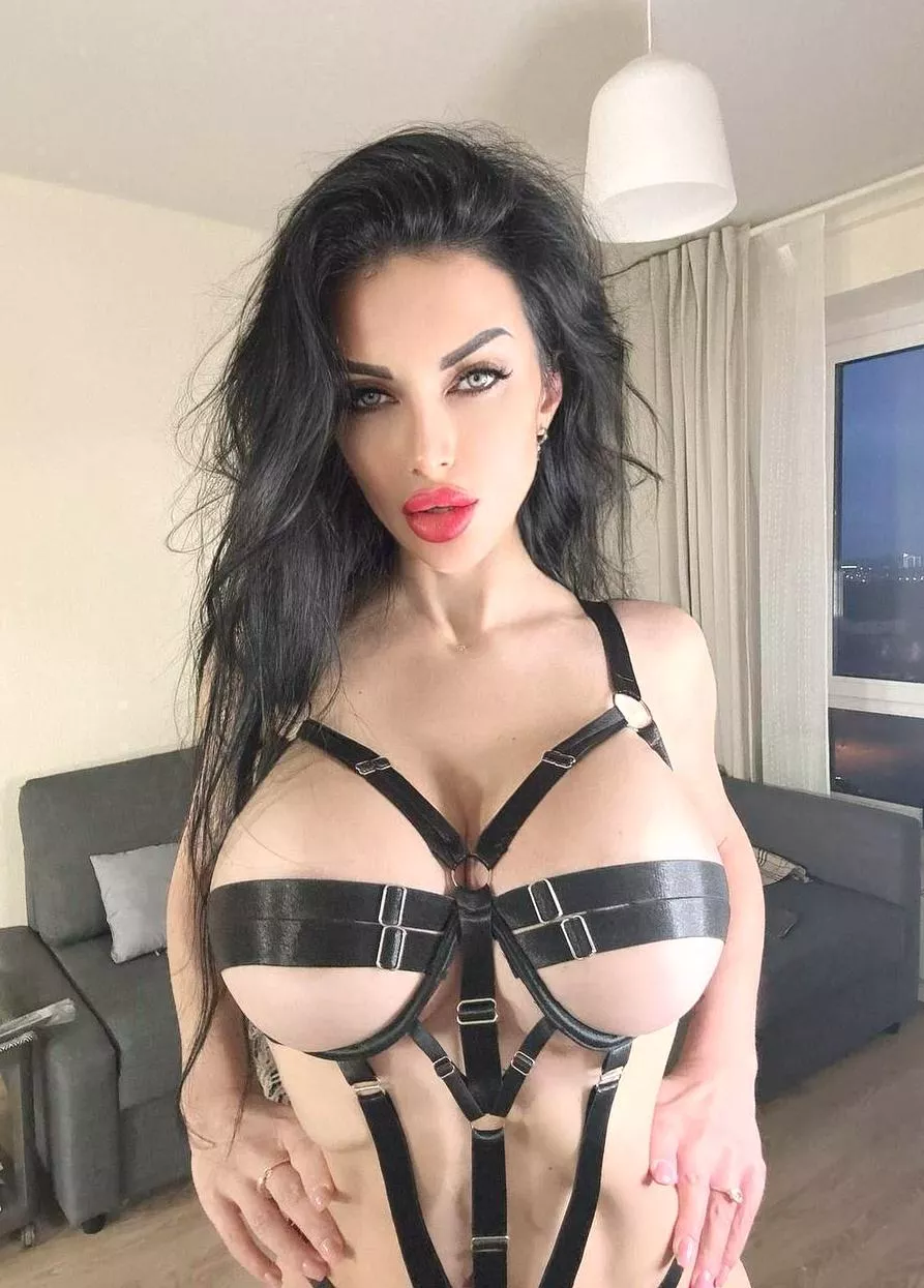 No caption.. yummy melons only