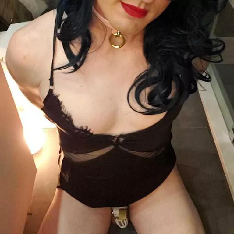 On my knees, eagerly waiting for Daddy ☺️