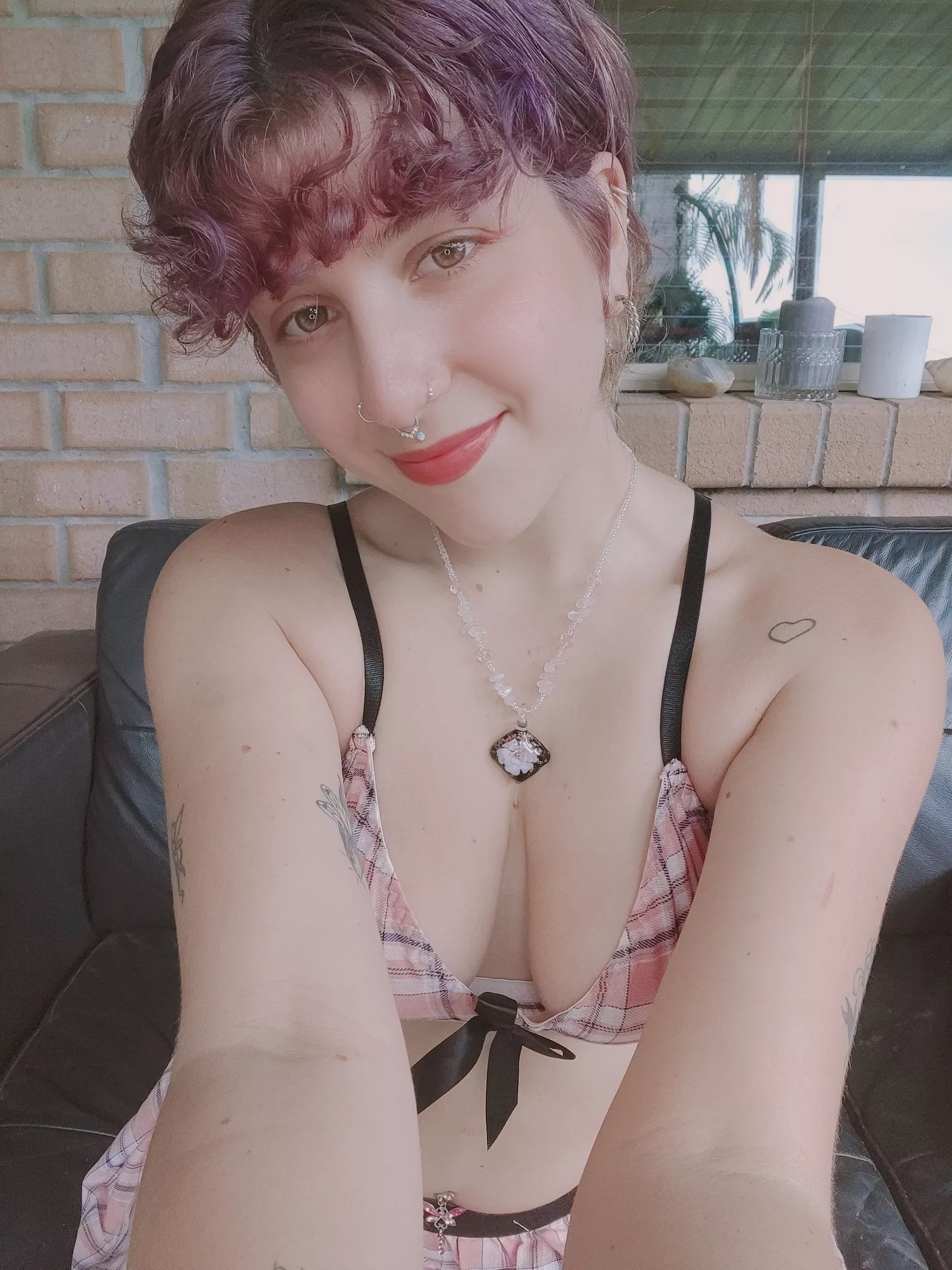 selfie before dressing up for school. Just wanna keep you thinking of me ;)