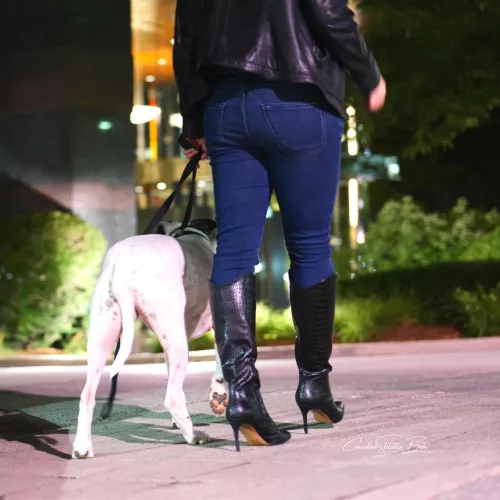 Simple boots and jeans combo