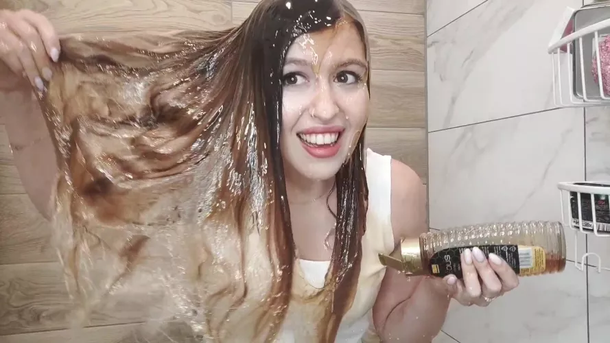 So much honey in her hair