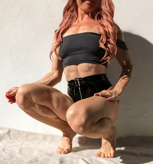 Strong legs mmm can squat for hours 😜