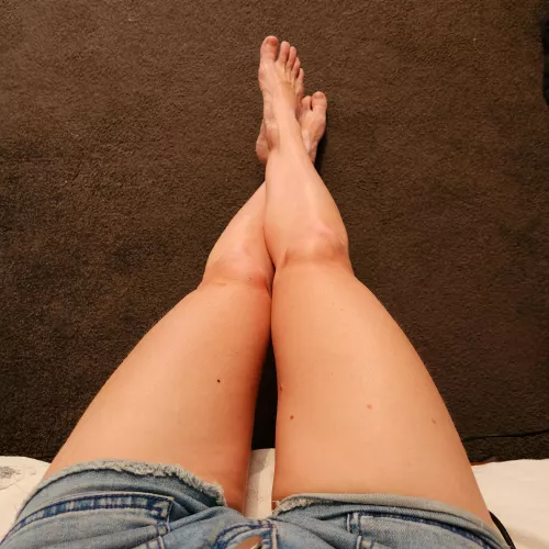Tanned little Aussie legs