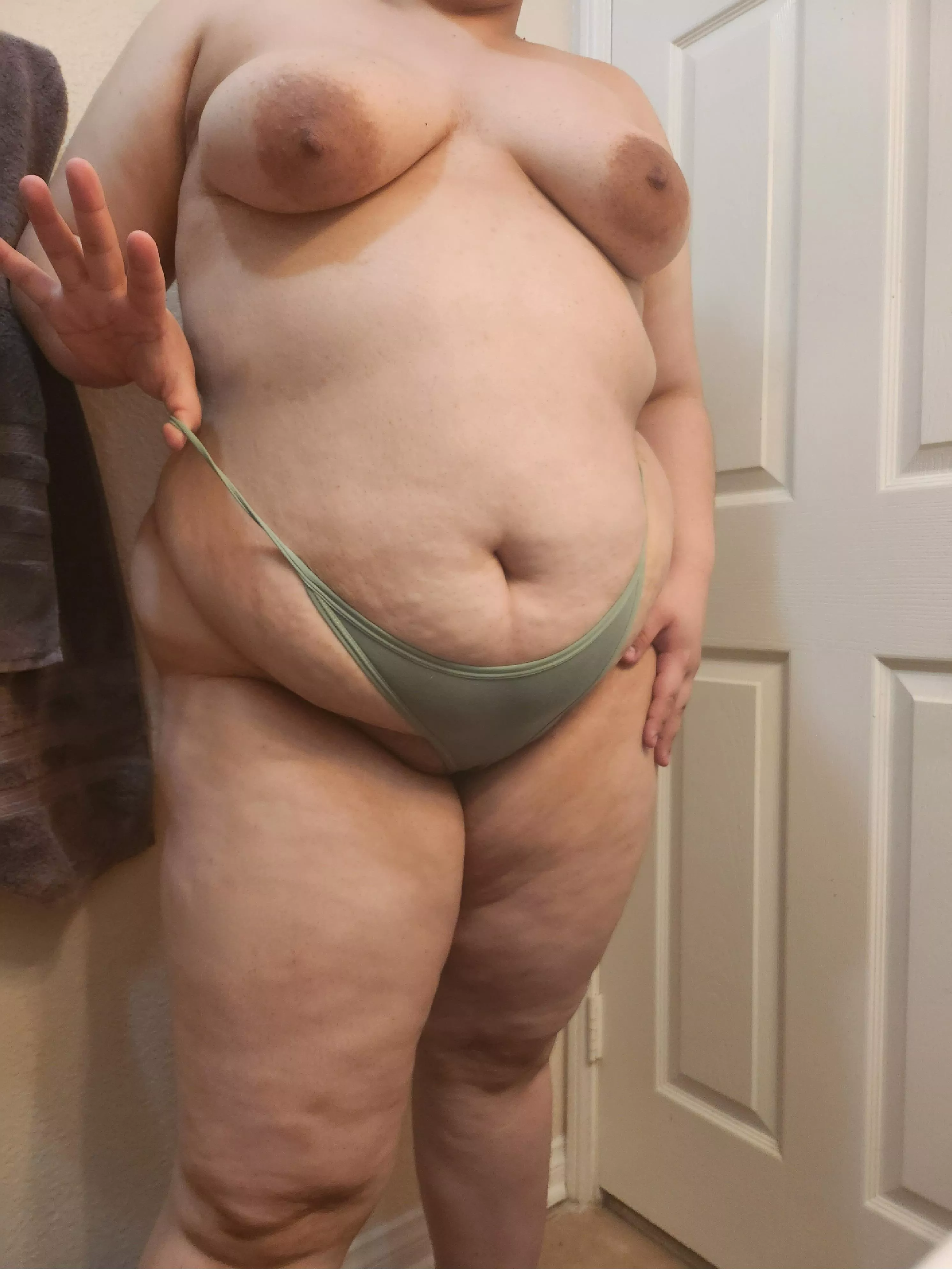 wearing these under a skirt I hope no one makes me bend over 😘