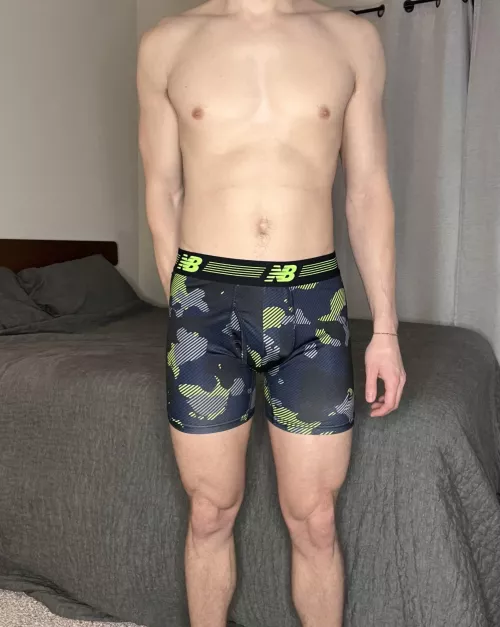 Who wants to work out with me? No, not at the gym 😂