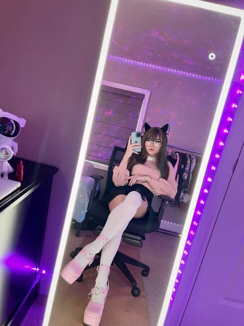 your favourite filipino femboil ☺️