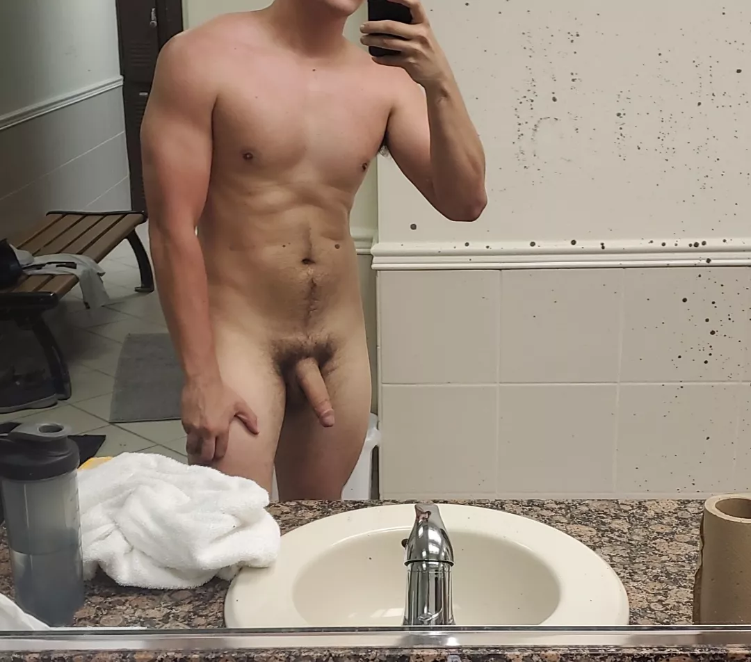 [24] Hung Gym Bro