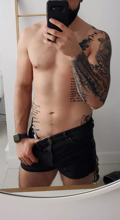 [26] Kinda like these short shorts tbh