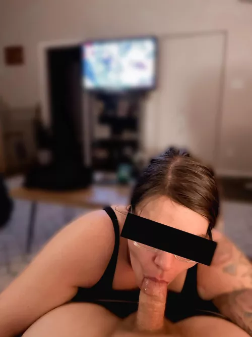 A cock in my mouth is the best way to start a weekend 💜😈 (MF)