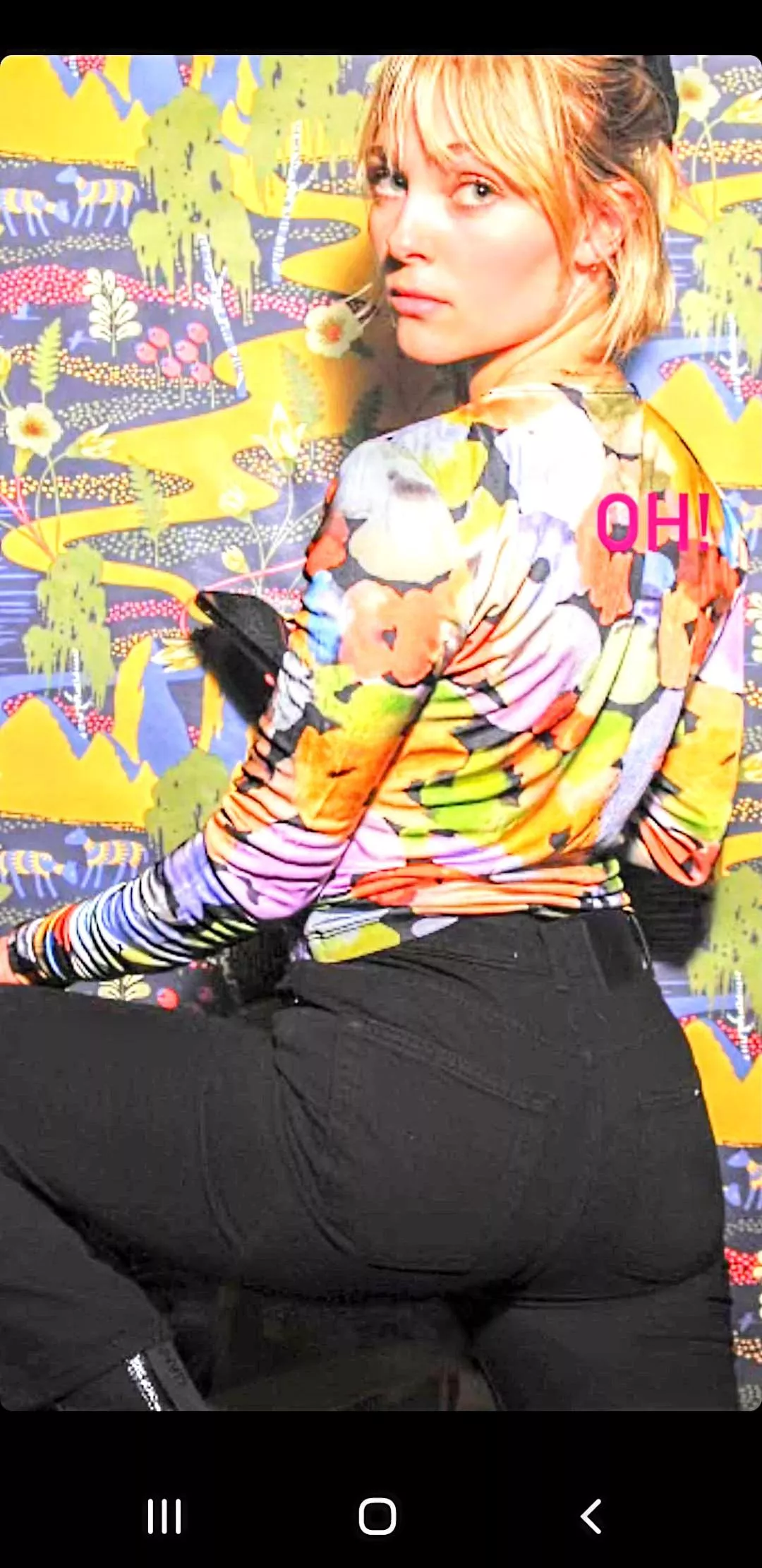 AnnaSophia Robb and her ass