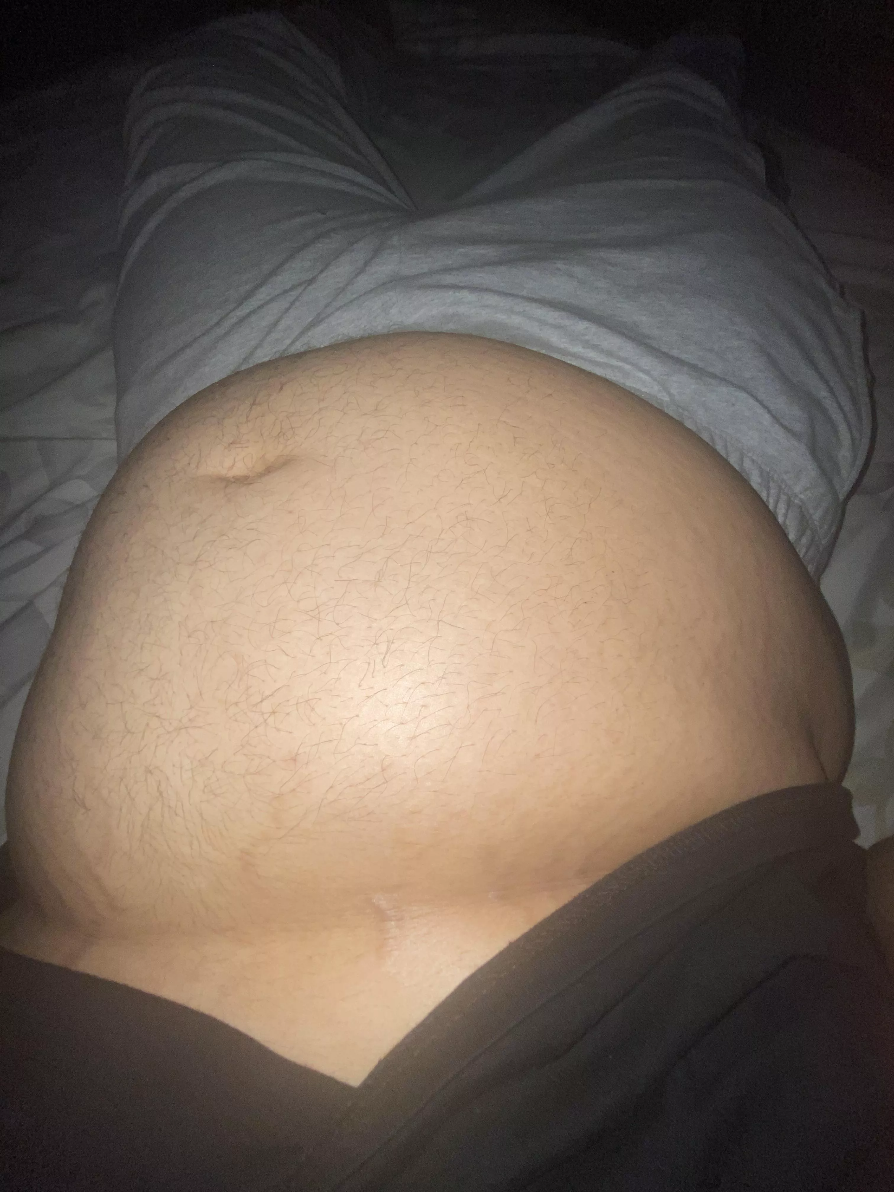 are belly shots allowed here or do i have to be nude ?