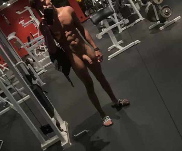 Empty gym, let’s play