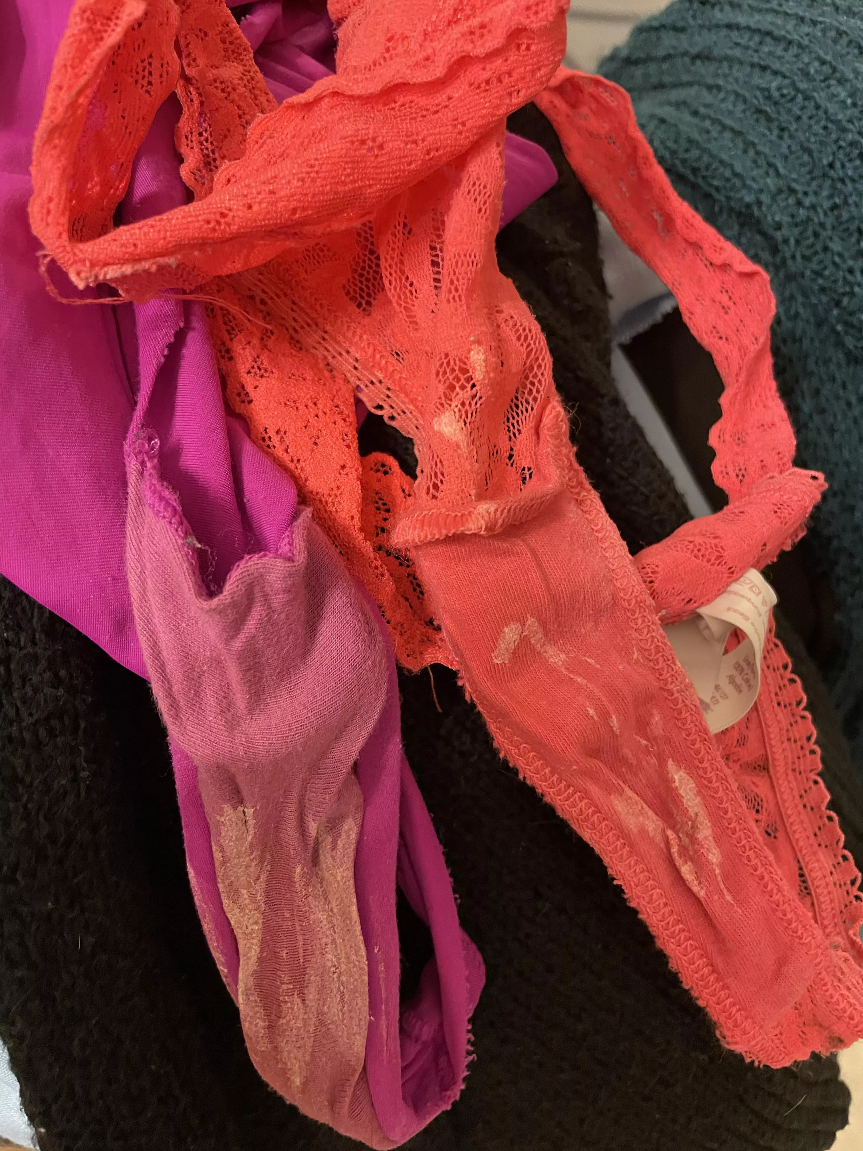 Found on bathroom floor (wife’s)