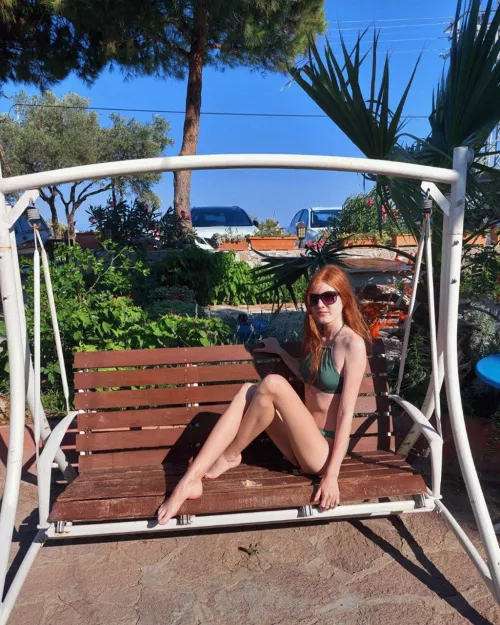 Green swimsuit look good with my readhead?