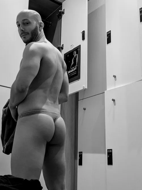 greeting out of the locker room 😉