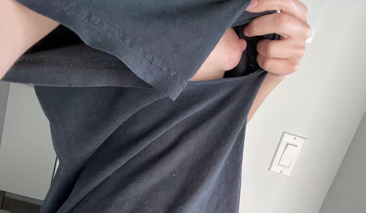 Guys look how big my armpit hole is!