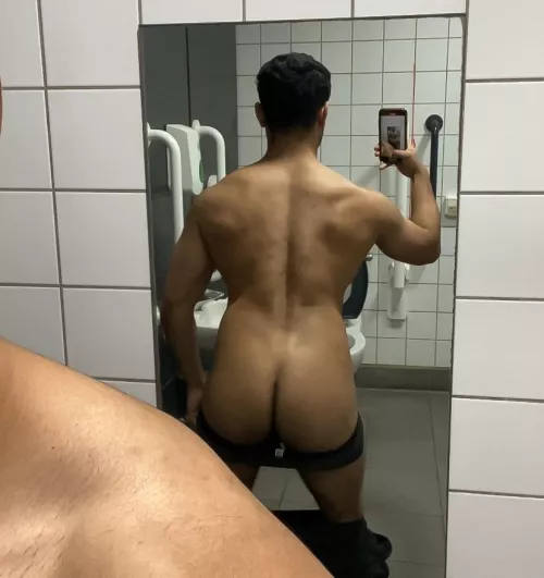 Heavy back day. Would you lick the sweat of my back?