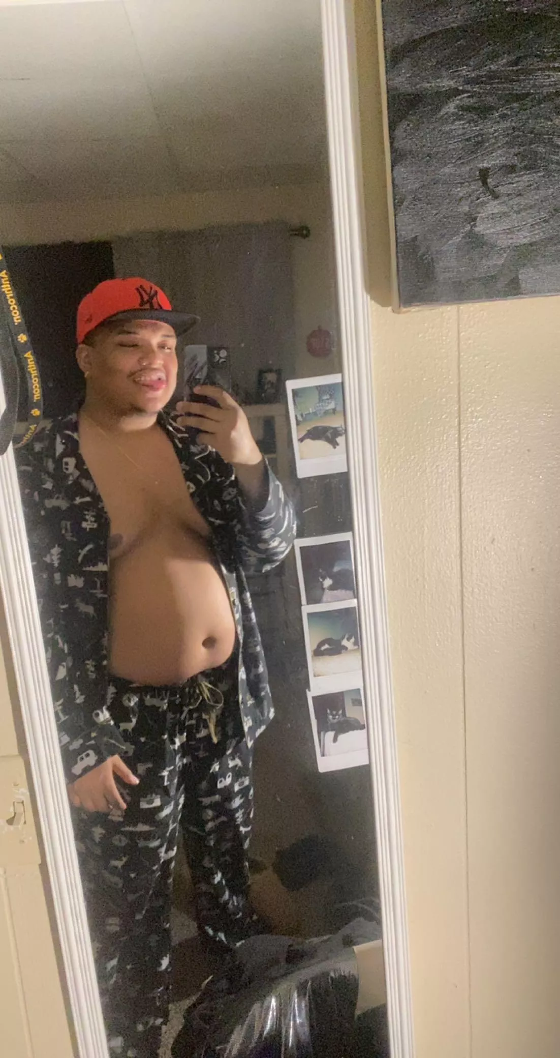 Here’s some belly & a little moob. Great for gaming , snacking & cuddles Here’s some belly & a little moob. Great for gaming , snacking & cuddles