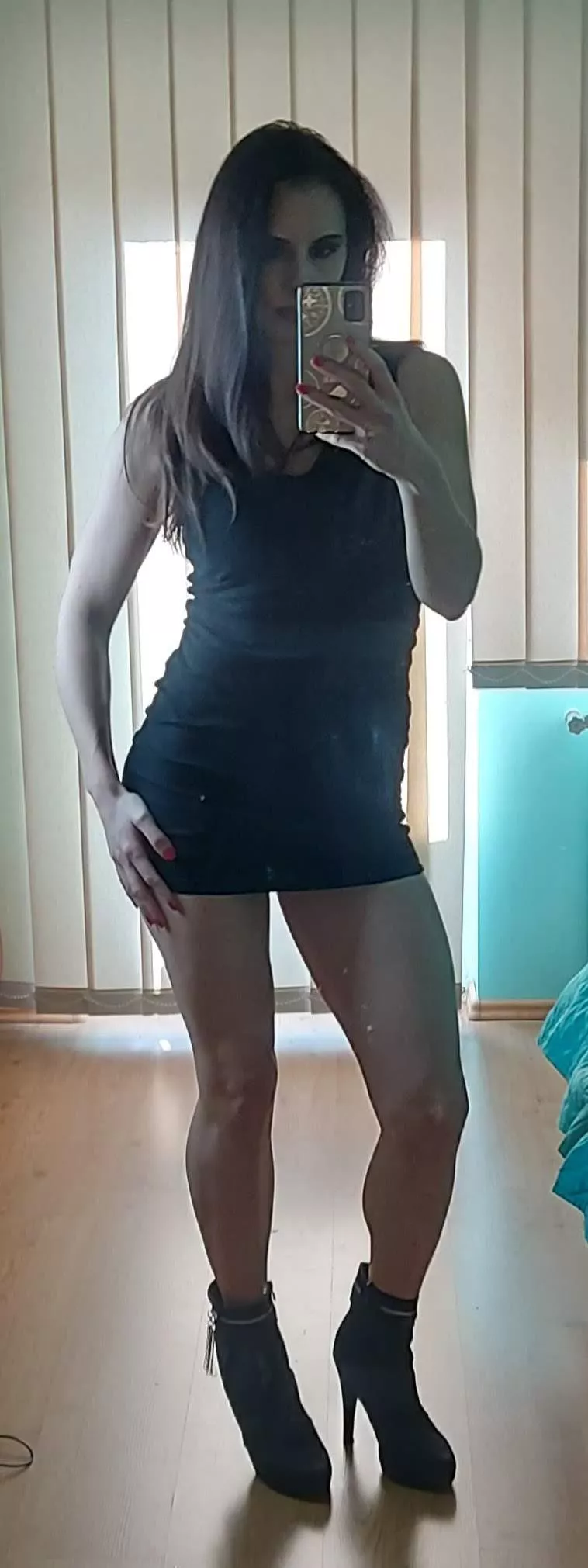 I know you like hot legs on heels