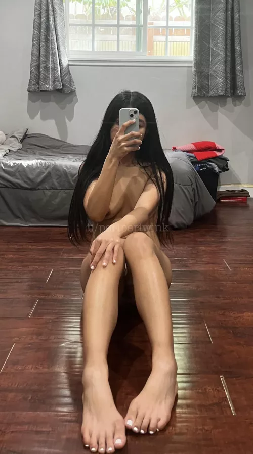 I really do like white on my nails. It pairs well with my skin tone 🤍