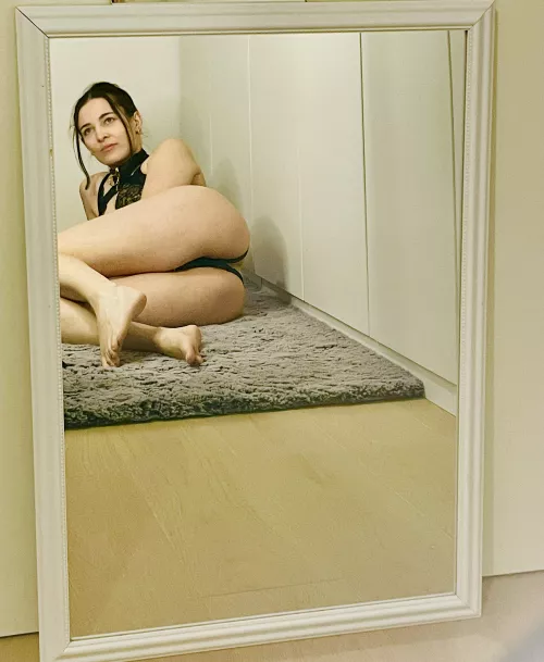 Joytime with the girl in the Mirror