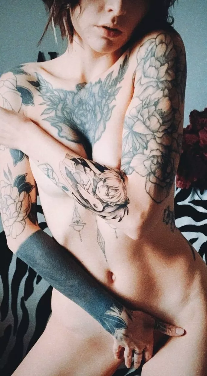 Kiss my tummy while you go lower 😏 [img]