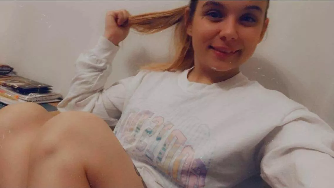 💞💞lil one!💞💞 message me direct on my FREE OF. link in comments...