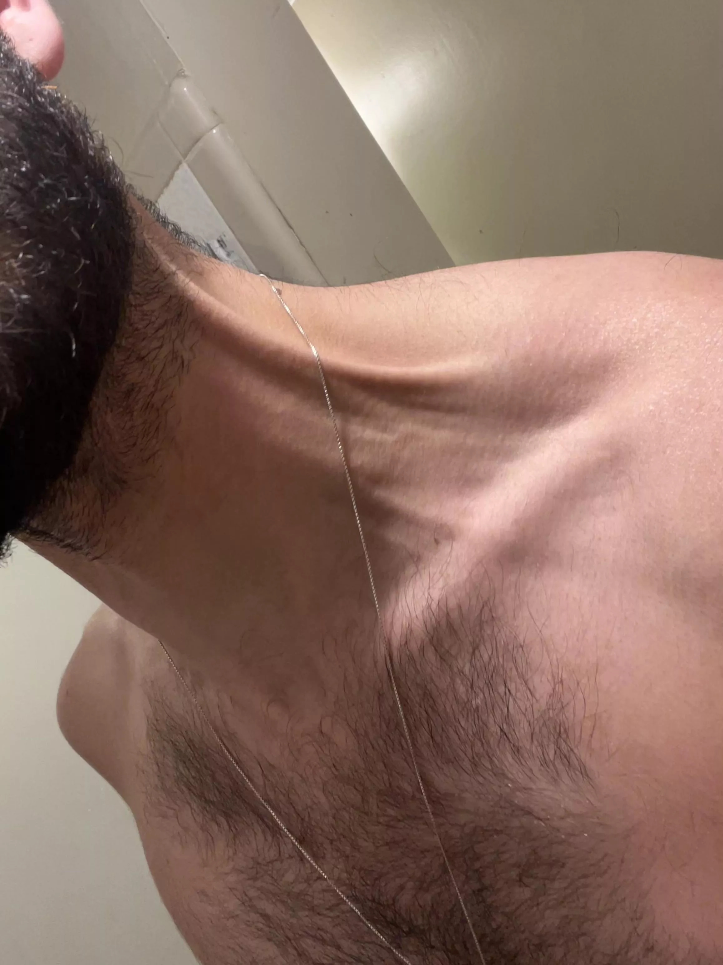 Lines on my neck when I flex a certain way.. gave me some cool inspo