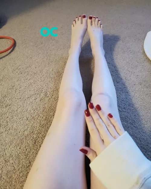 OC my long thin legs love to be touched 😉