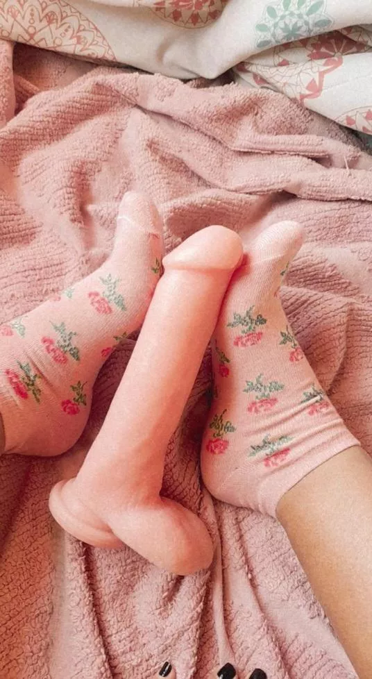 omg my toy is bigger than my feet